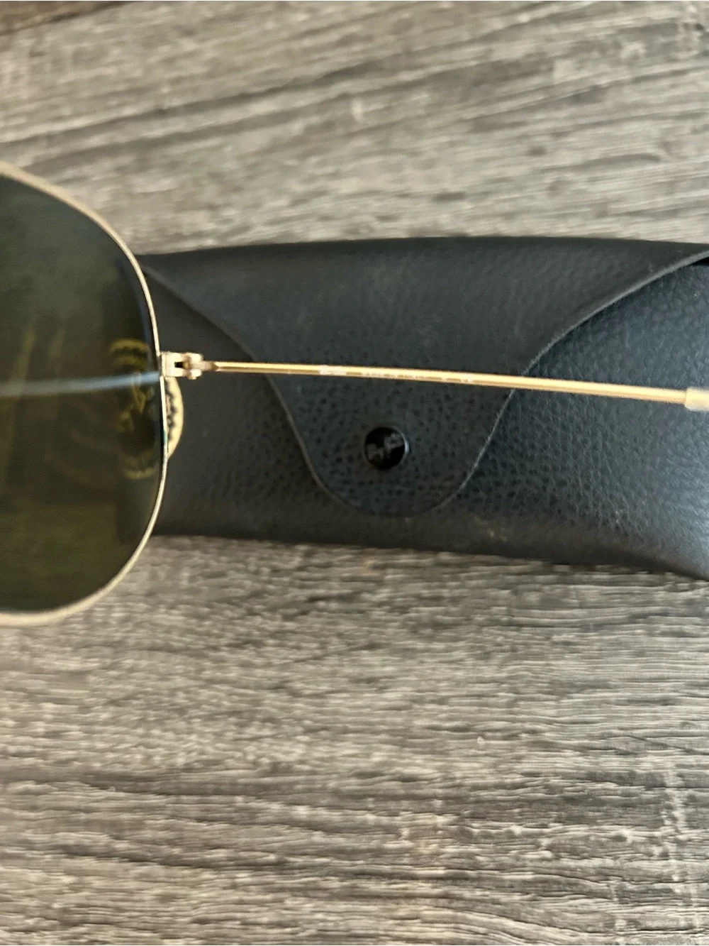 Ray-Ban iconic aviator
